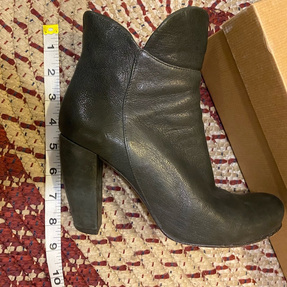 EUC Coclico woman’s high heel ankle boot Dixon chart ( smoky, black, )7.5 - Picture 4 of 5